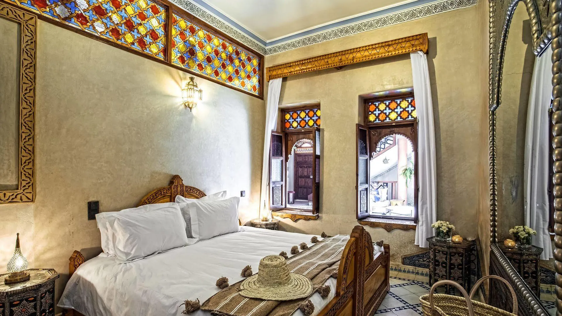 Riad El Wiam contacts